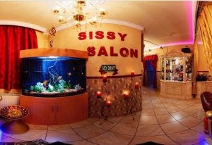 Heiße Verwandlungen im Sissy Salon: Wo Fantasien Wirklichkeit werden